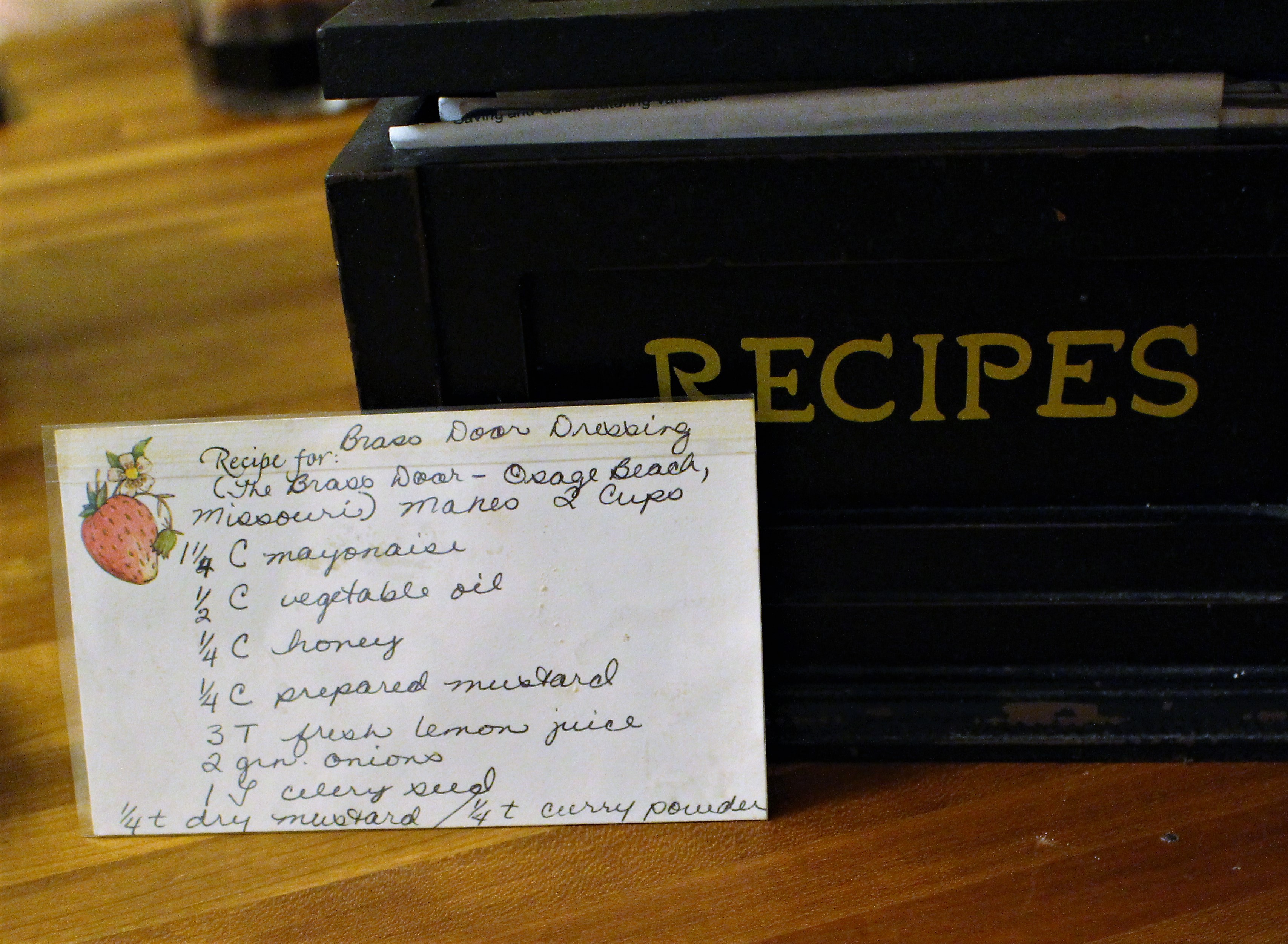 misgebotten brass door